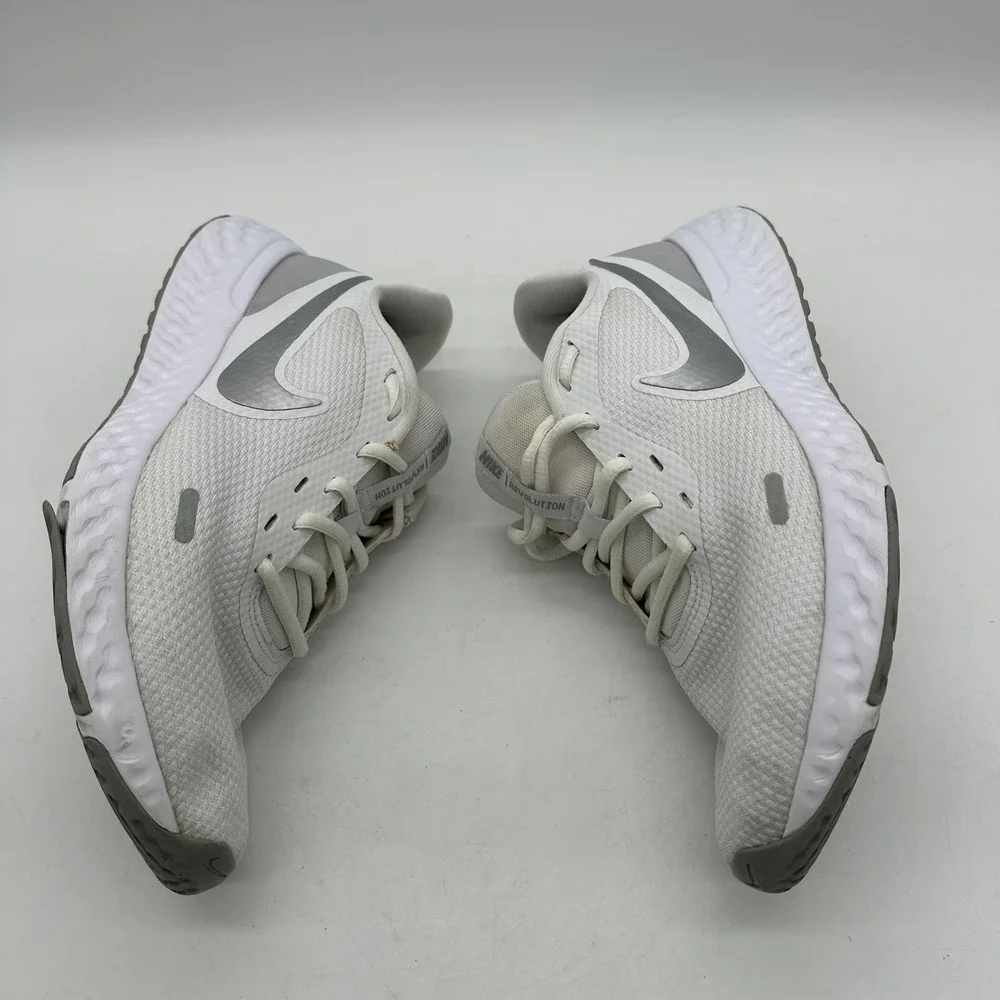 Nike BQ3207-100 Womens Size 9.5 Revolution 5 Sneaker Pure Platinum Running Shoes